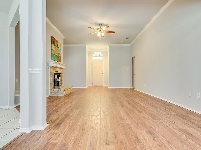 956 Carlin Ln — Photo 10