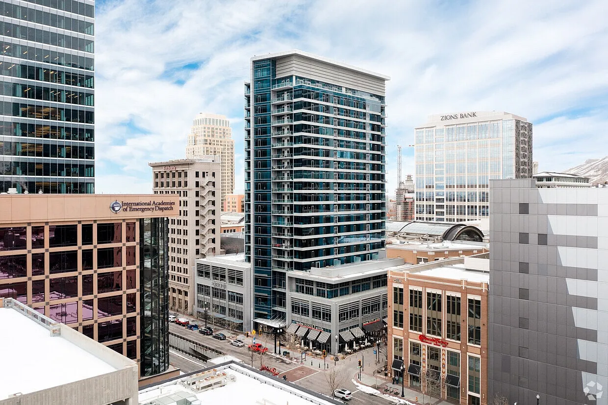 1 bed, 850 sqft, $2,100 — Photo 1