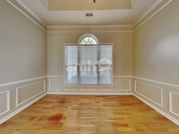 5th image of 331 Surrywood Dr