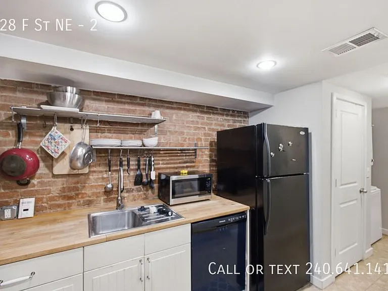 228 F St NE #2 — Photo 2