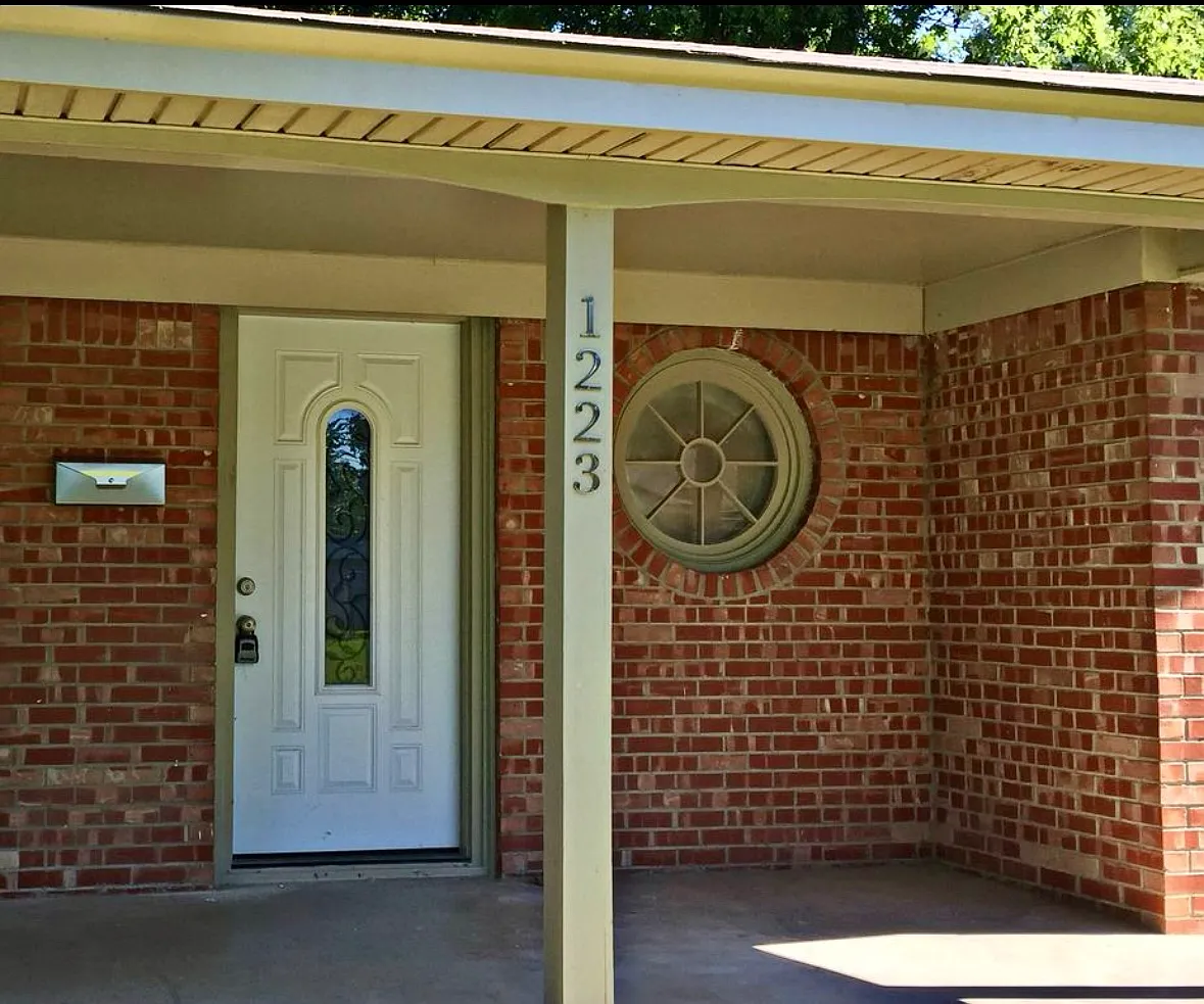 Building Photo - 1223 Westlawn Dr
