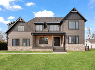 2410 White Oak Dr, Northbrook, IL 60062