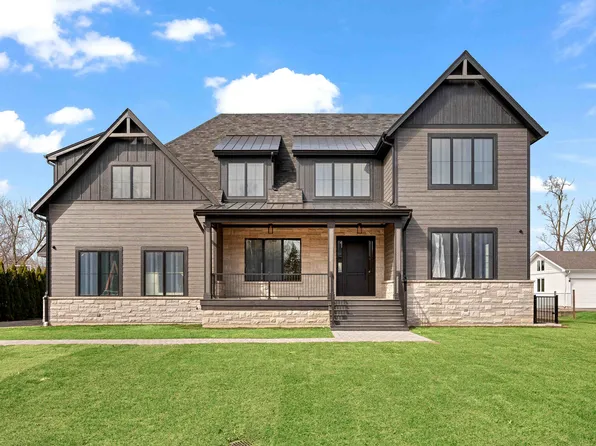 2410 White Oak Dr, Northbrook, IL 60062