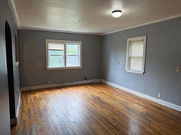 5th image of 203 E Adams St