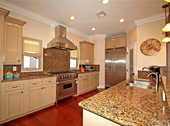 5th image of 10549 Ayres Ave