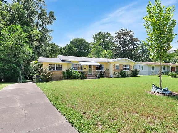 2nd image of 4960 Bridgewater Cir