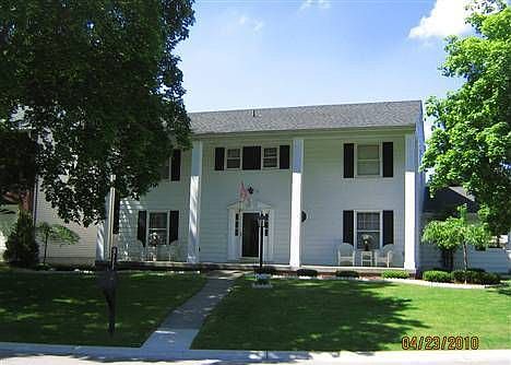 1st image of 3111 E Woodland Dr