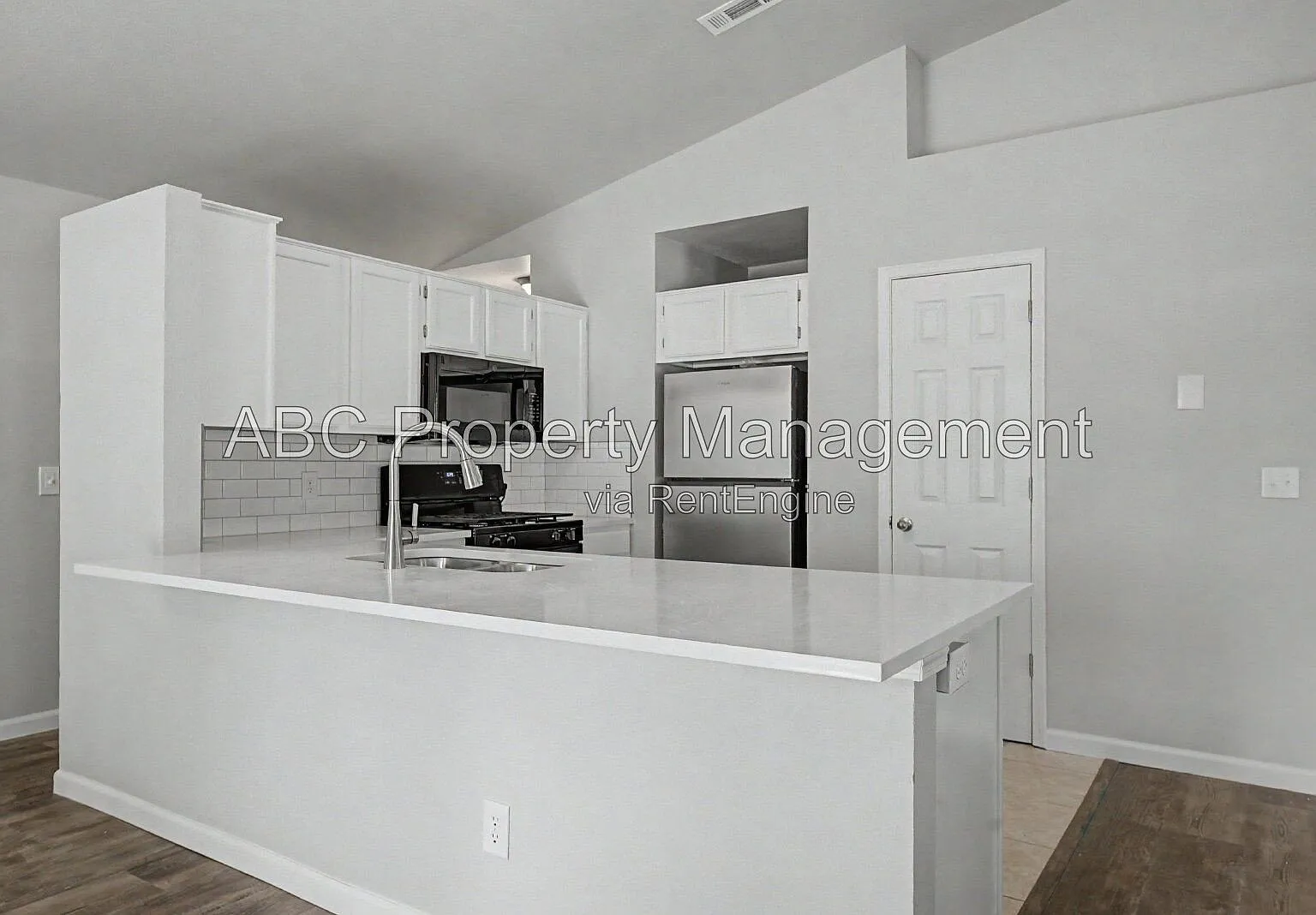 4 bed, 2.0 bath, 1937 sqft, $2,200 — Photo 4