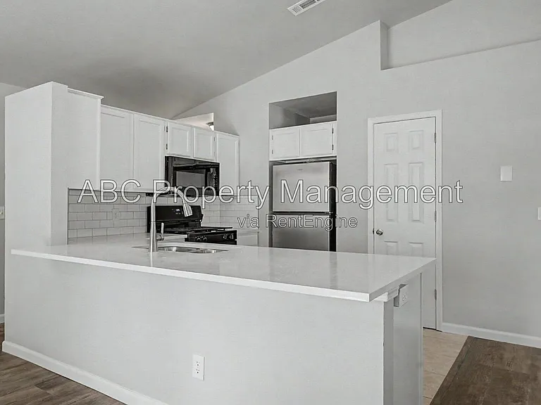 3345 W Essex Dr — Photo 4