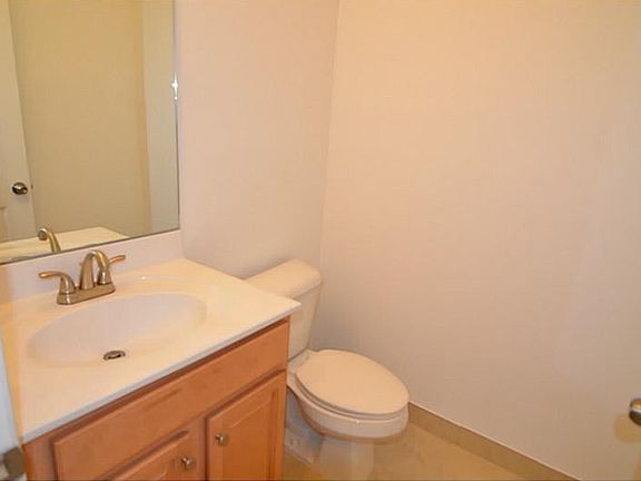 5th image of 376 NE 194th Ln