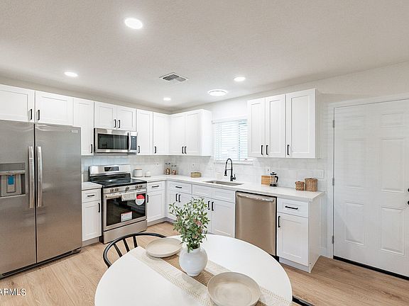 3rd image of 218 N 101ST Street
