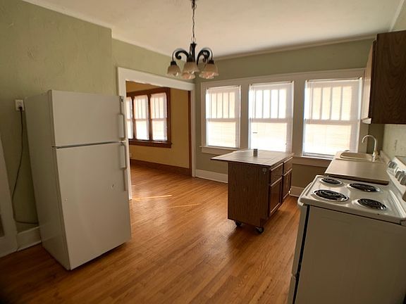 5th image of 2417 N Robinson Ave