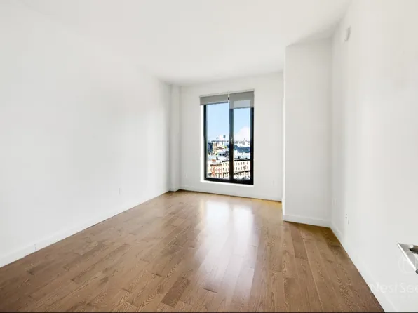 11-39 49th Avenue image 3 of 20