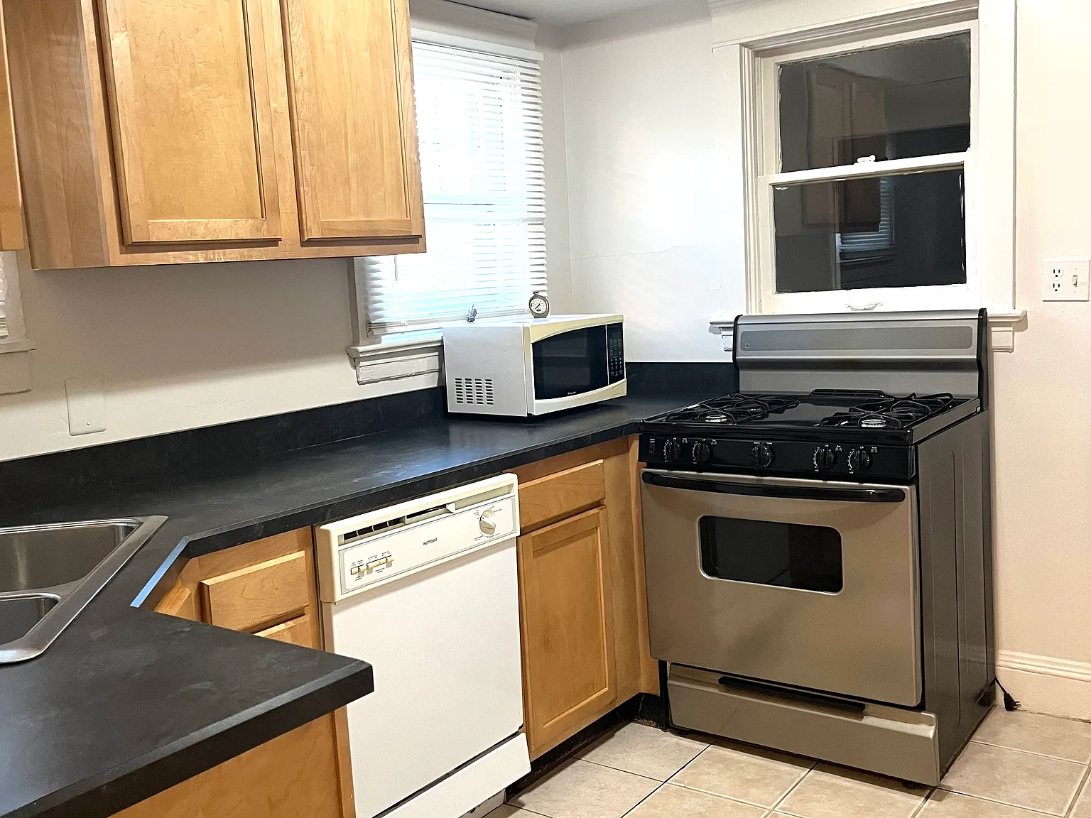 1 bed, 1013 sqft, $895 — Photo 3