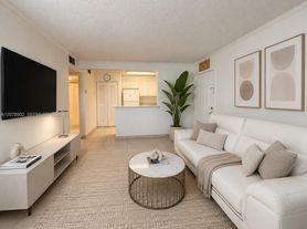 351 Palm Way, Hollywood, FL