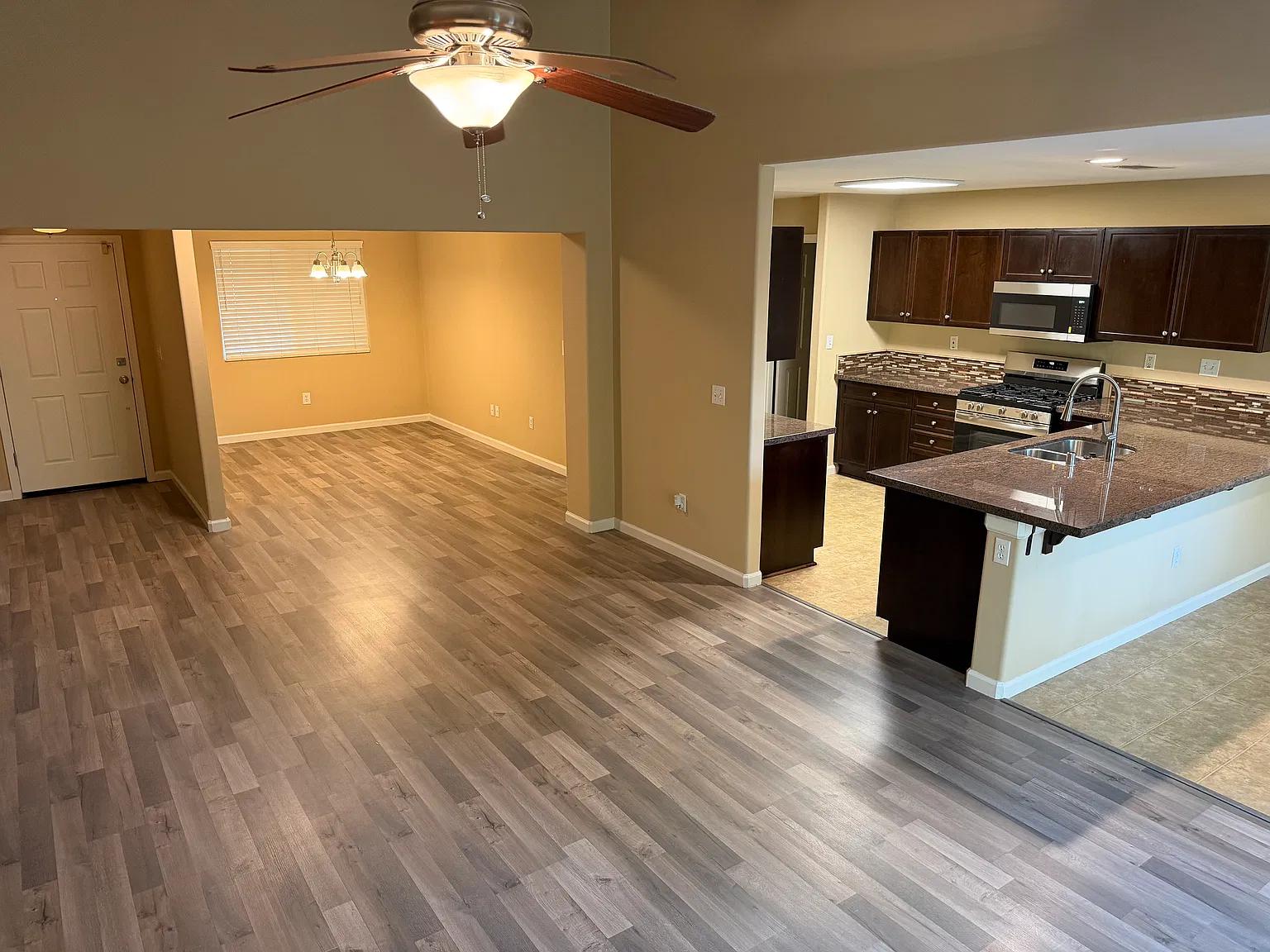 3 bed, 1697 sqft, $2,649 — Photo 2