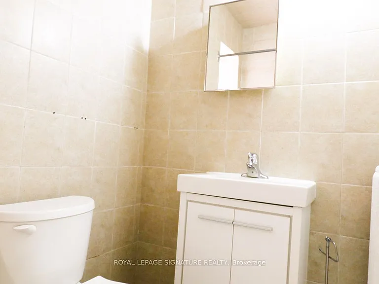 111 Northcliffe Blvd #ALL INCLUSIVE UPPER — Photo 9