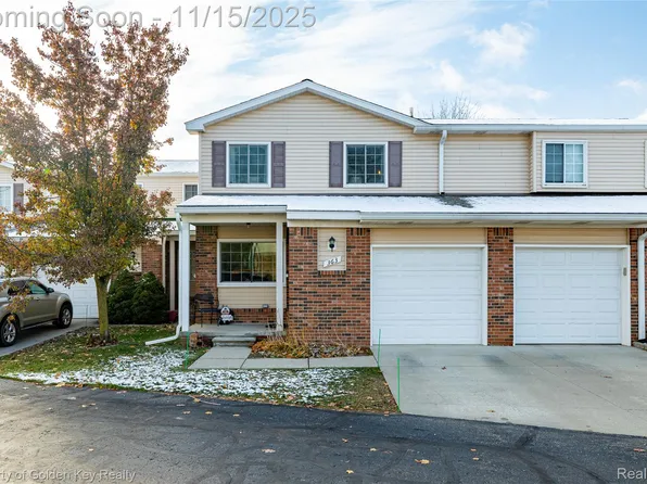 363 Hampton Ct, South Lyon, MI 48178