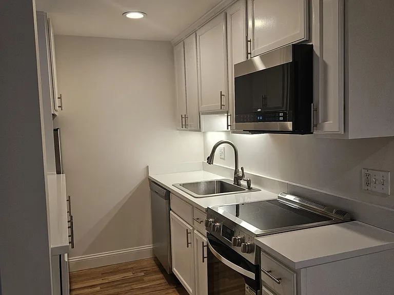 100C Danbury Rd #1K — Photo 3