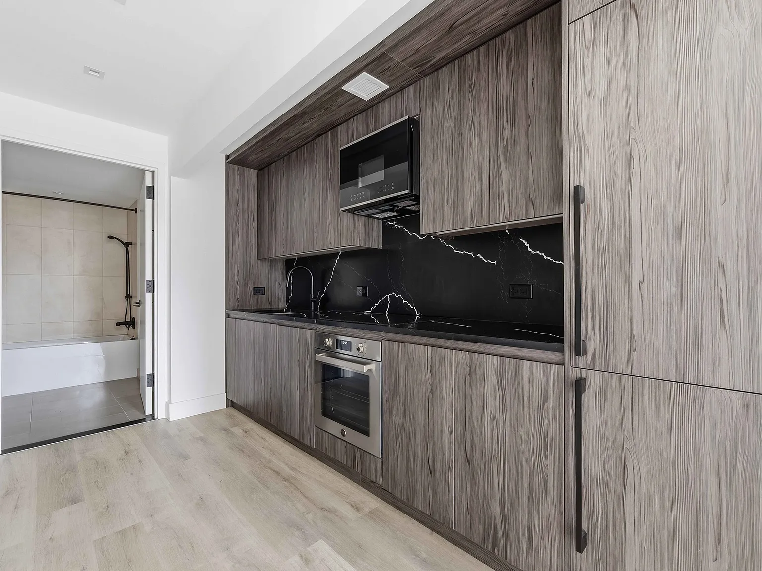 280 E Houston St — Photo 2