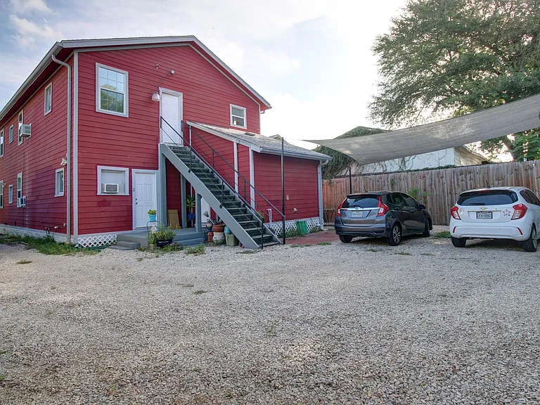 813 Fargo St #2 — Photo 12