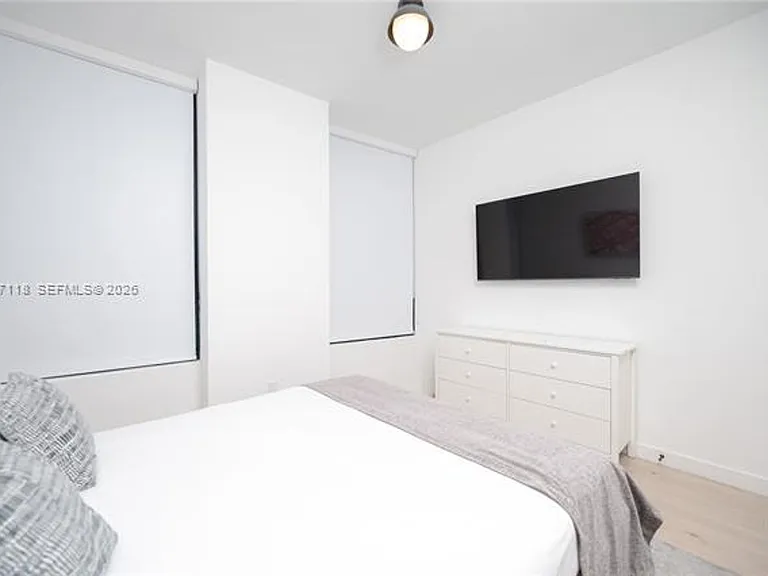 225 N Miami Ave #CU-1505 — Photo 16