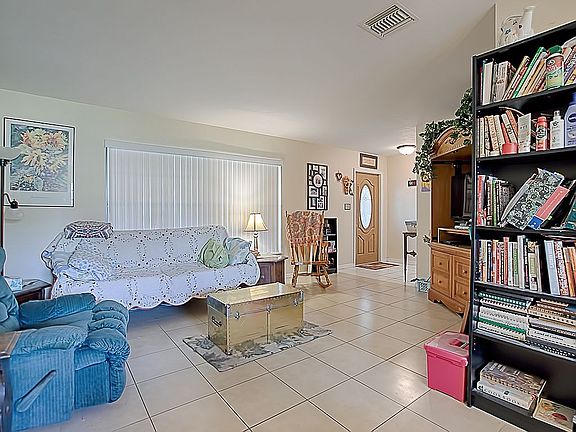 5th image of 1417 Cove Pl