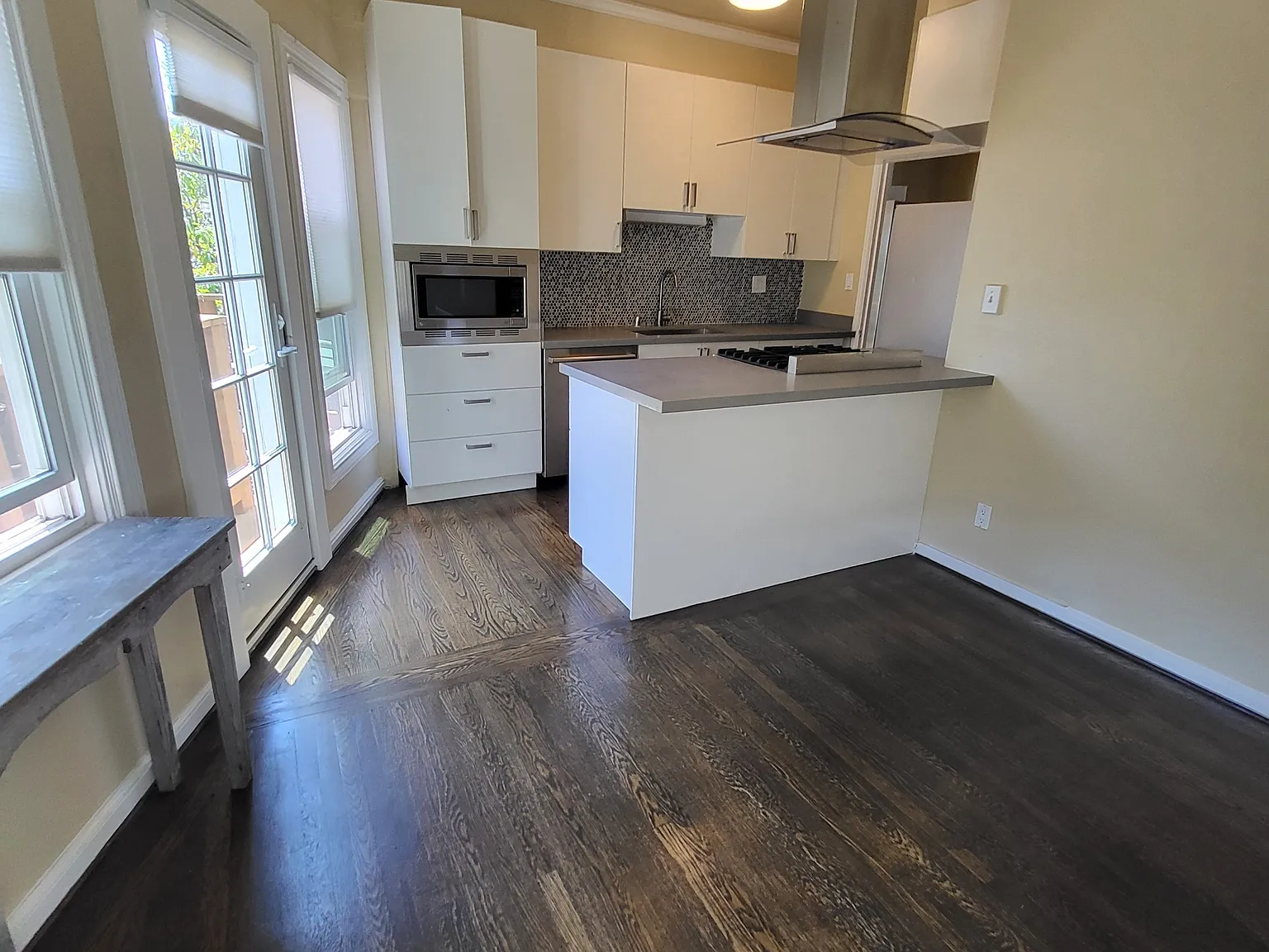 2 bed, 750 sqft, $3,500 — Photo 1