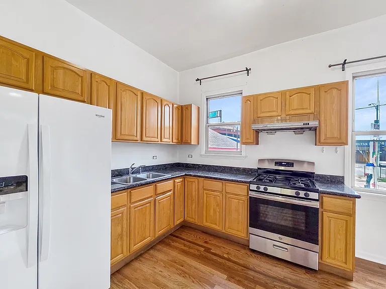 454 W 26th St #1 — Photo 3