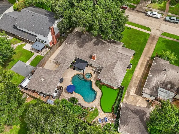 330 Bayou View Dr, Seabrook, TX 77586