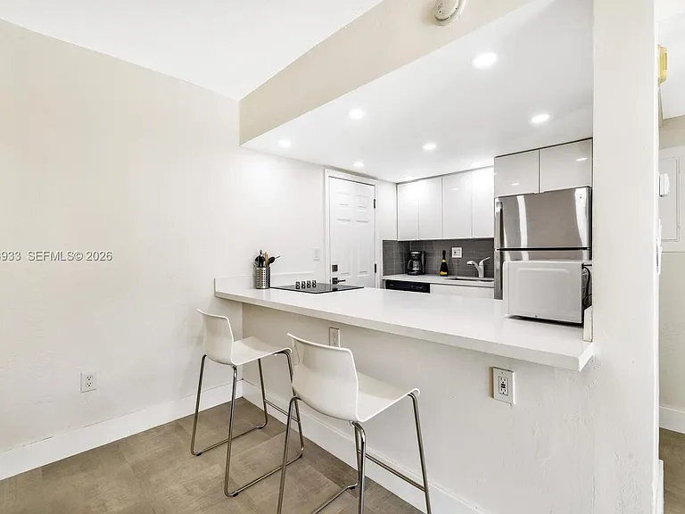 290 Sunrise Dr #312 — Photo 7