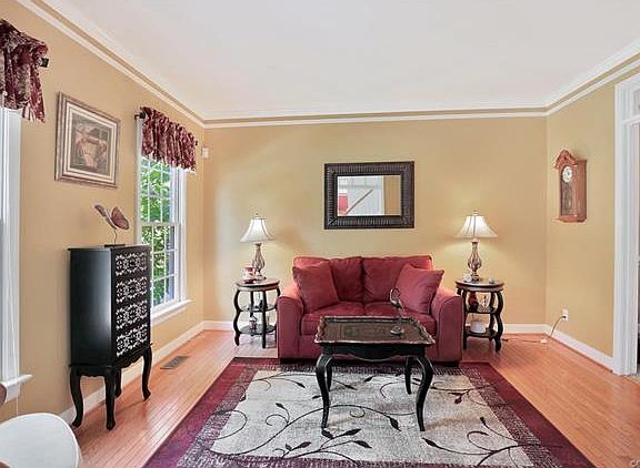 4th image of 8013 Hampton Glen Dr