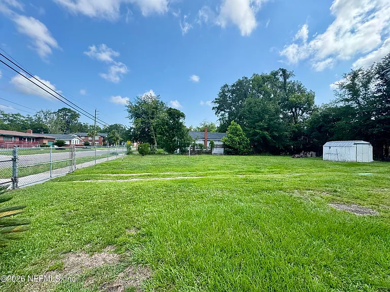 805 Saint Clair St — Photo 19