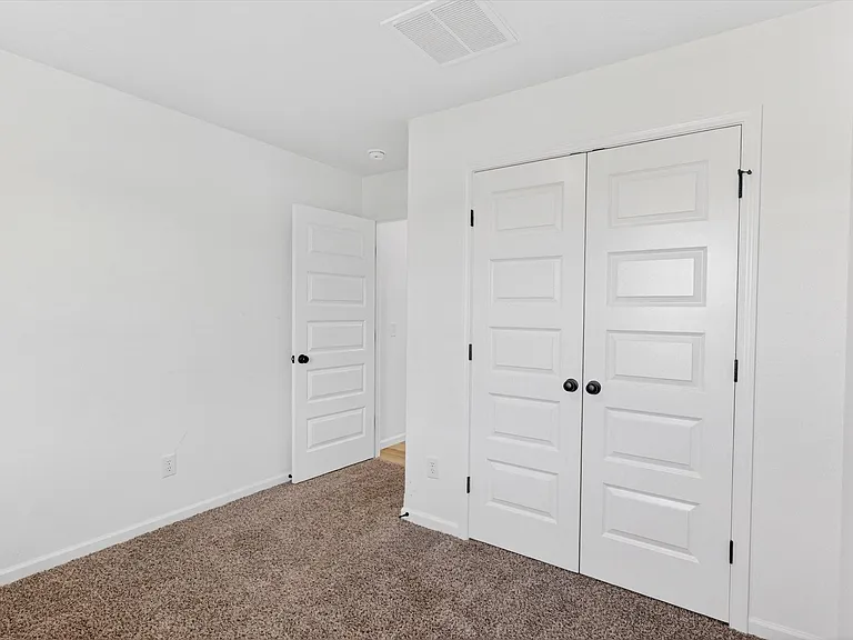 556 Spring Meadow Dr — Photo 3