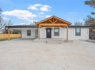 510 E 3rd St, Mcgregor, TX 76657