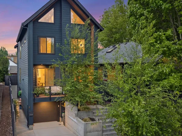 2897 SE Sherman St Unit A, Portland, OR 97214