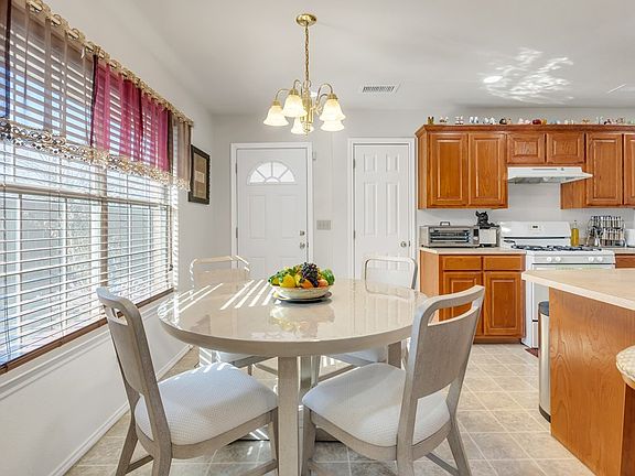 5th image of 401 Brookover Cir