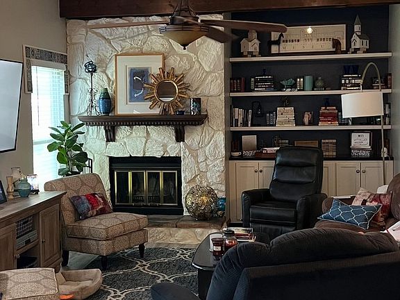 2nd image of 1005 De Bremond Dr