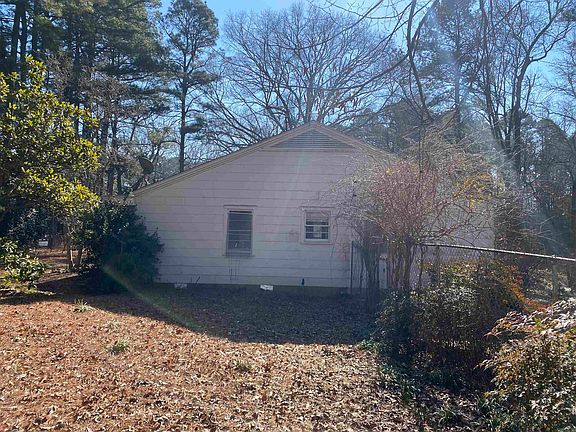 5th image of 1009 Country Club Rd #1011