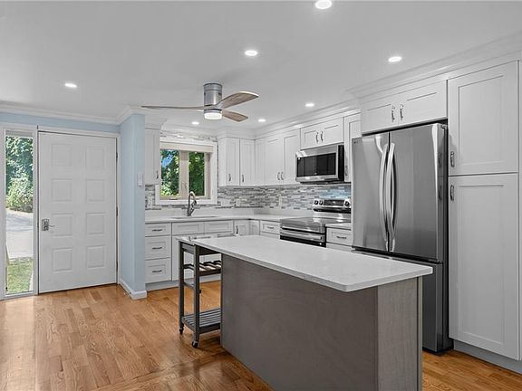 5th image of 335 S Pier Rd #3B