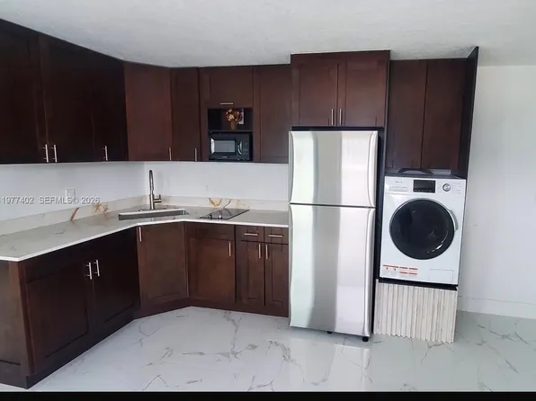 920 SE 8th St #1, Hialeah, FL 33010