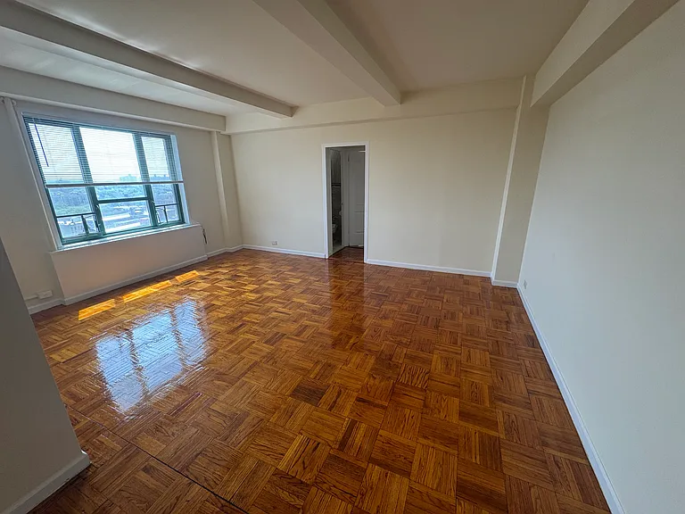 1430 Parkchester Rd — Photo 3