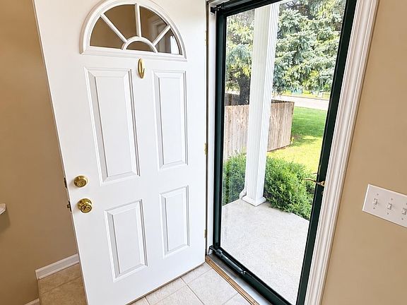 4th image of 9229 Blondo St