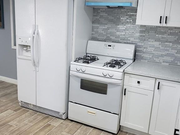 4th image of 2532 N Arrowhead Ave #A