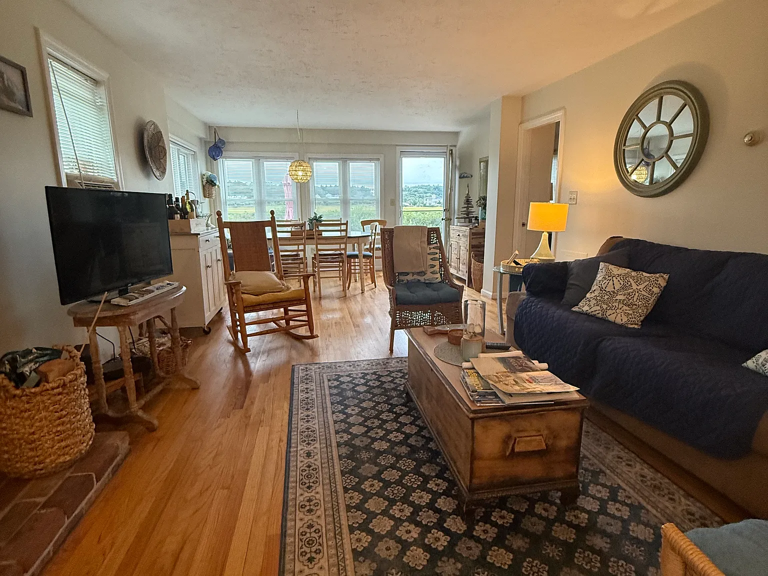 3 bed, 936 sqft, $2,200 — Photo 3