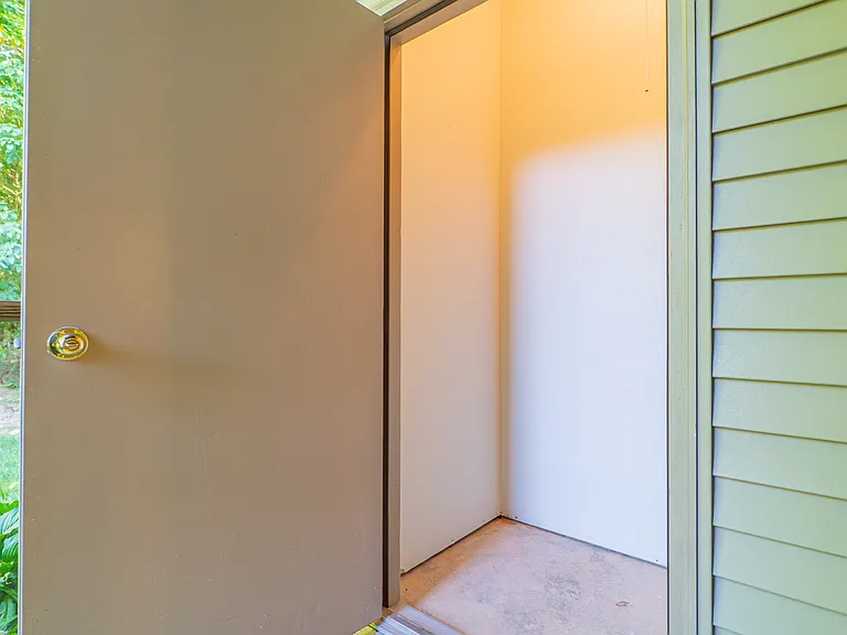 Extra storage in patio