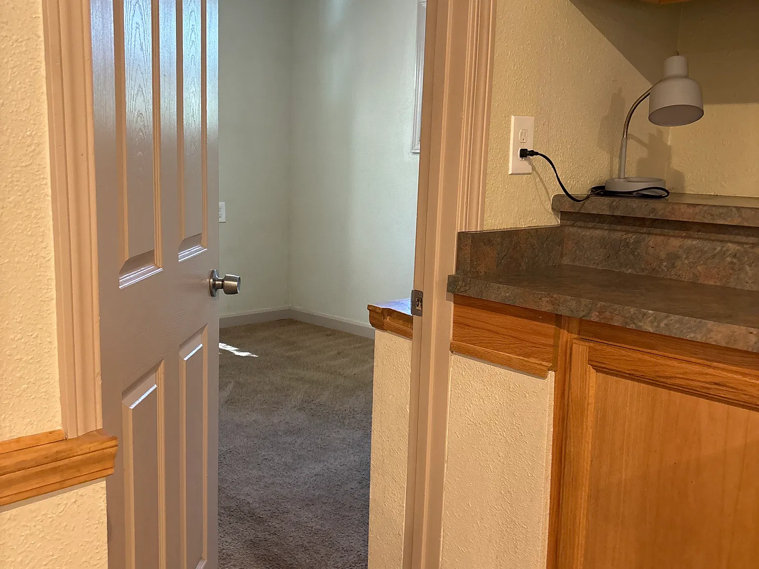 37 Minnehaha Ave — Photo 1