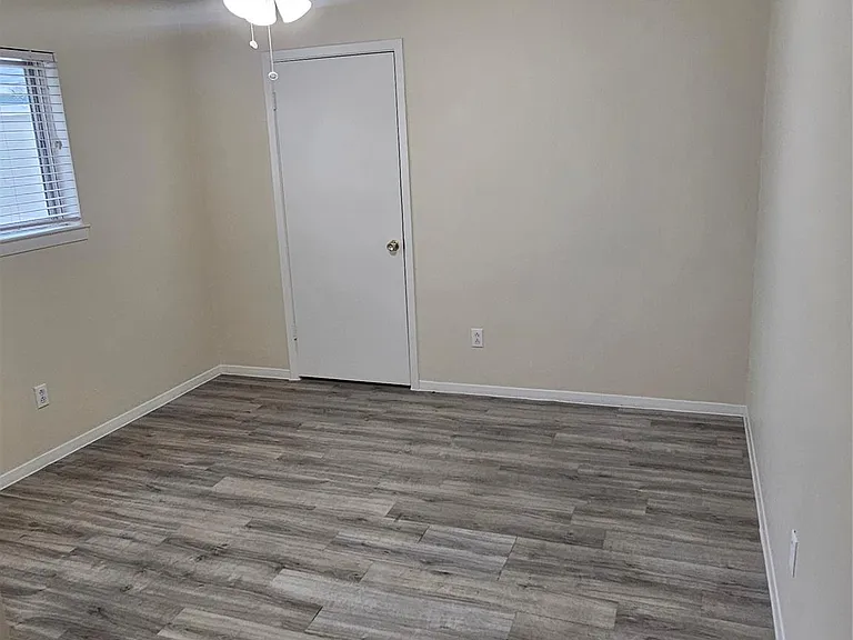 1113 E Amherst Ln — Photo 14