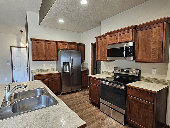 5th image of 1919 N Flora Rd