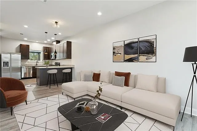 100 Cypress Crossings Dr — Photo 3